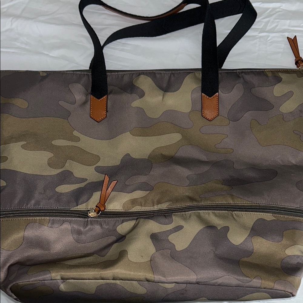 Stella & Dot Camo Daytripper Tote